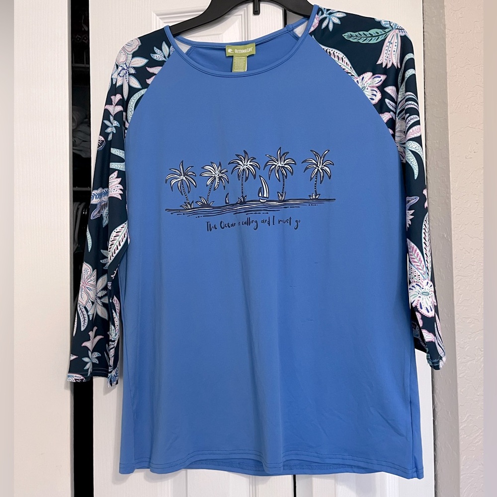 NWT UPF 50 Blue Raglan Sleeve Top with Palm Tree Print